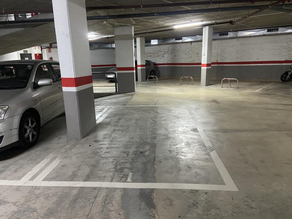 Plaza de parking en Sant Boi De Llobregat Abat Escarré / Rietra Basté