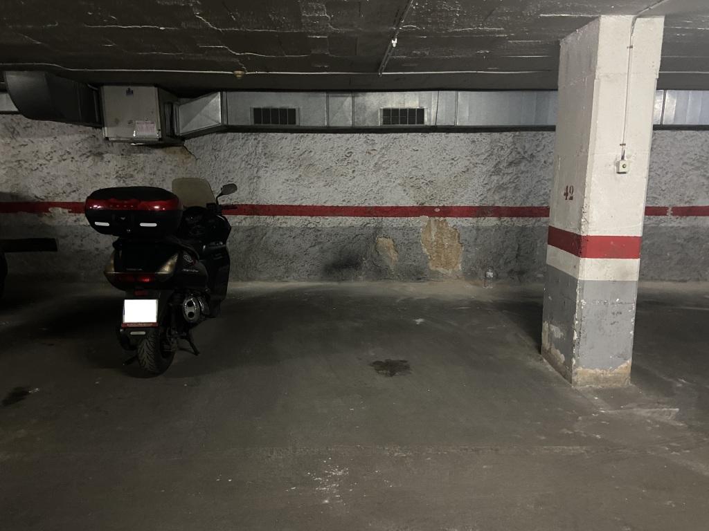 Plaza de parking en Hospitalet De Llobregat Maluquer / Santa Eulalia