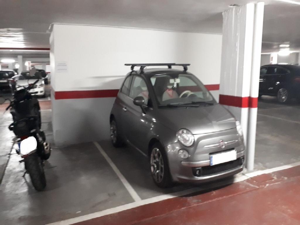 Plaza de parking en Barcelona Benet Mateu / Francesc Carbonell