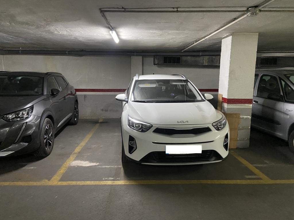 Plaza de parking en Hospitalet De Llobregat Castelao / Aprestadora