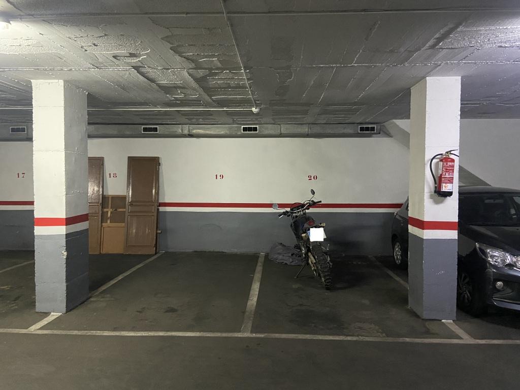 Plaza de parking en Barcelona Dos de Maig / Provença