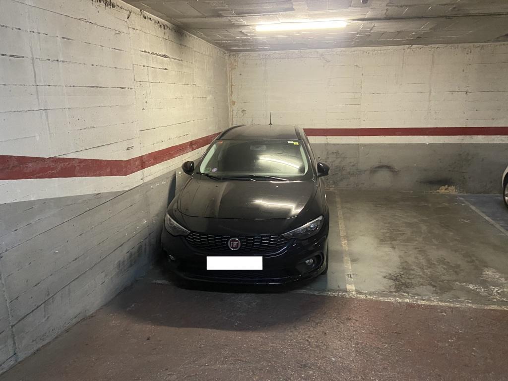 Plaza de parking en Barcelona Arago / Castillejos