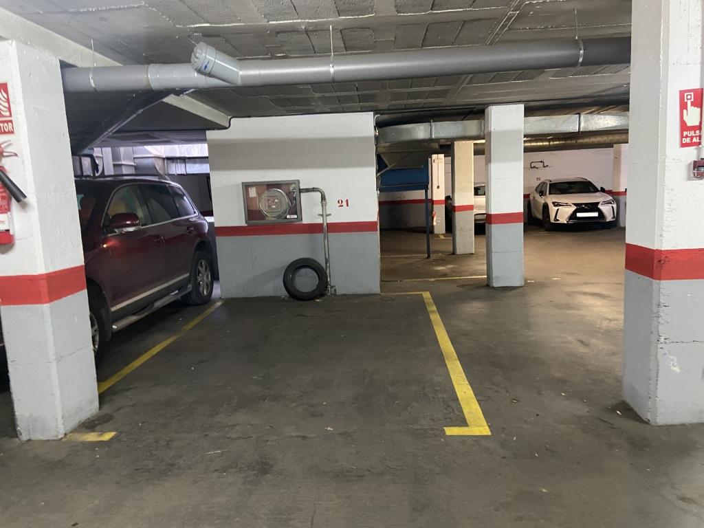 Plaza de parking en Sant Boi De Llobregat Dr. Antoni Pujades / Frederic Mompou