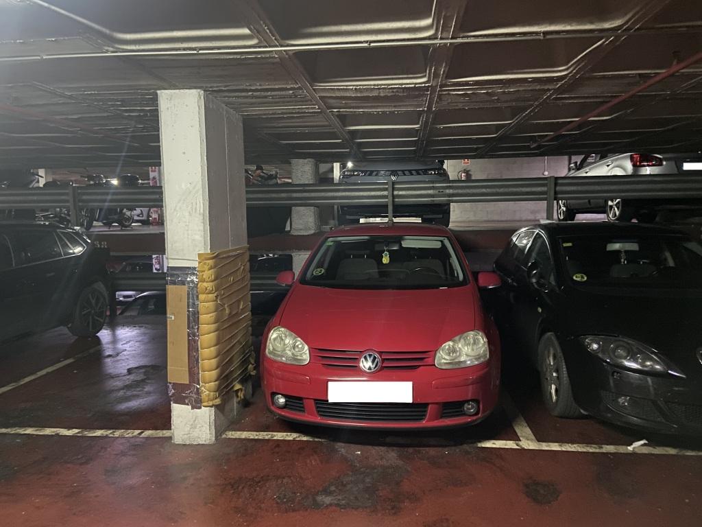 Plaza de parking en Barcelona Avinguda Madrid / Jaume Roig