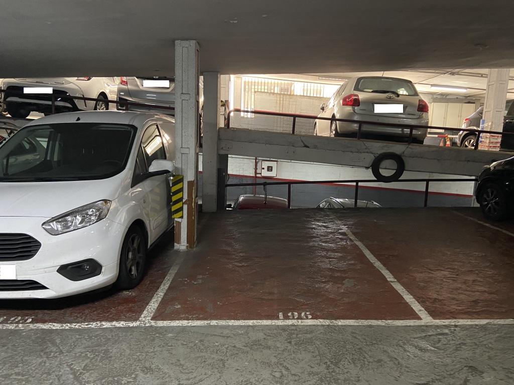 Plaza de parking en Barcelona La Gleva / Padua