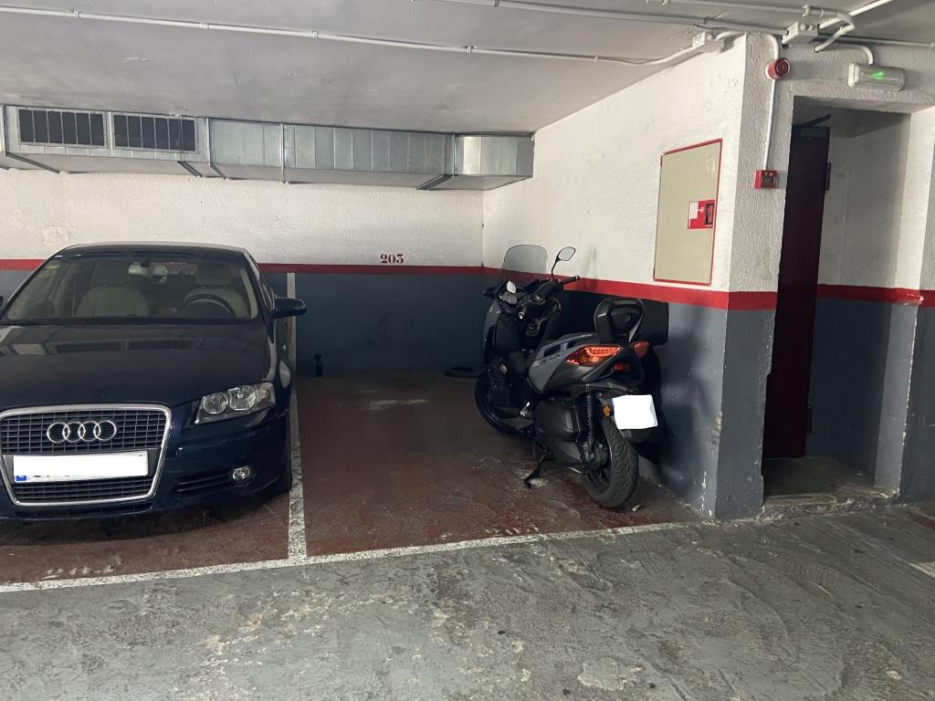 Plaza de parking en Barcelona La Gleva / Padua