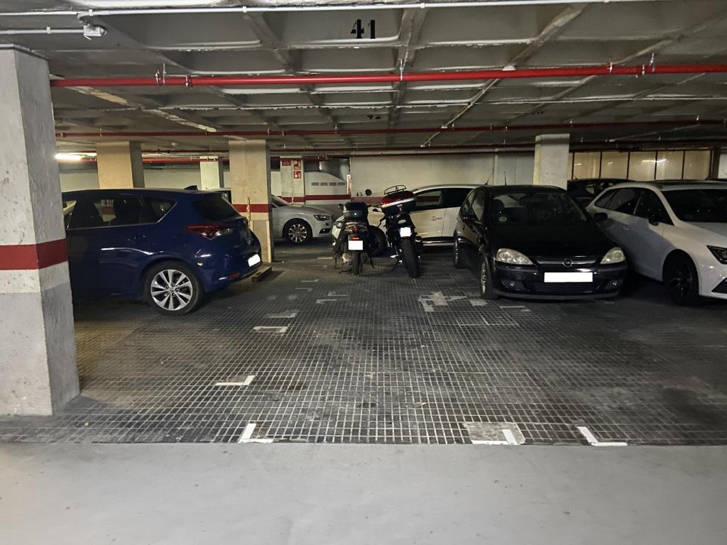 Plaza de parking en Barcelona Industria / Sardenya