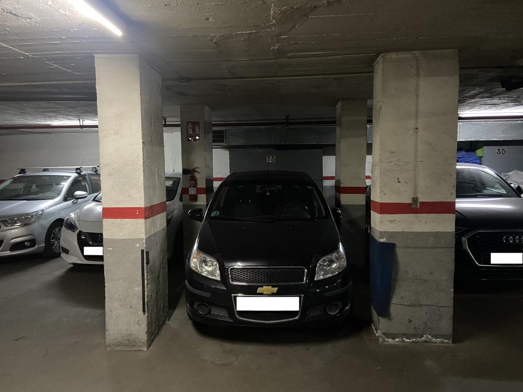 Plaza de parking en Barcelona Lepant / Ali Bei