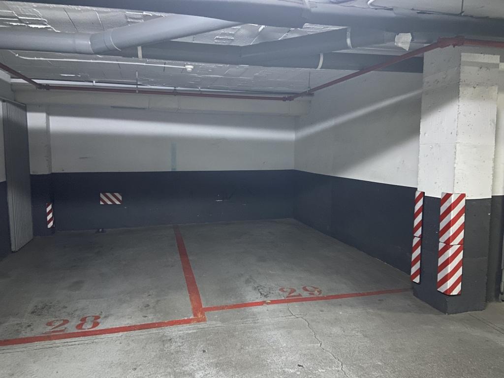 Plaza de parking en Barcelona Rambla Badal / Constitució