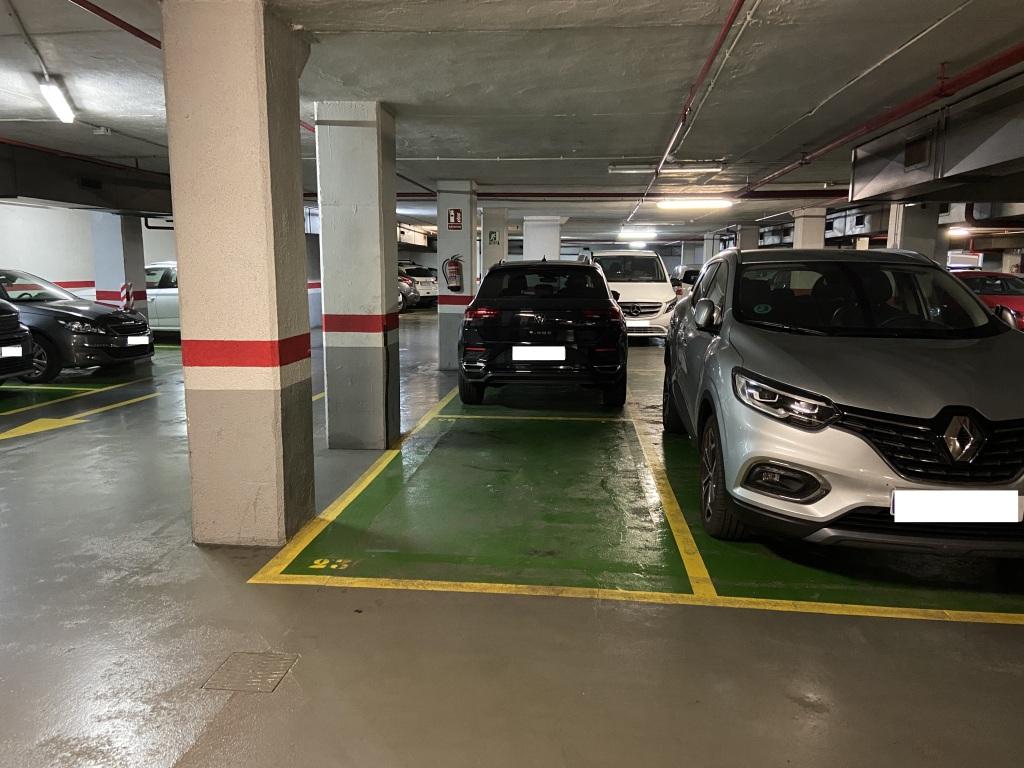 Plaza de parking en Barcelona Casanova / Aragó