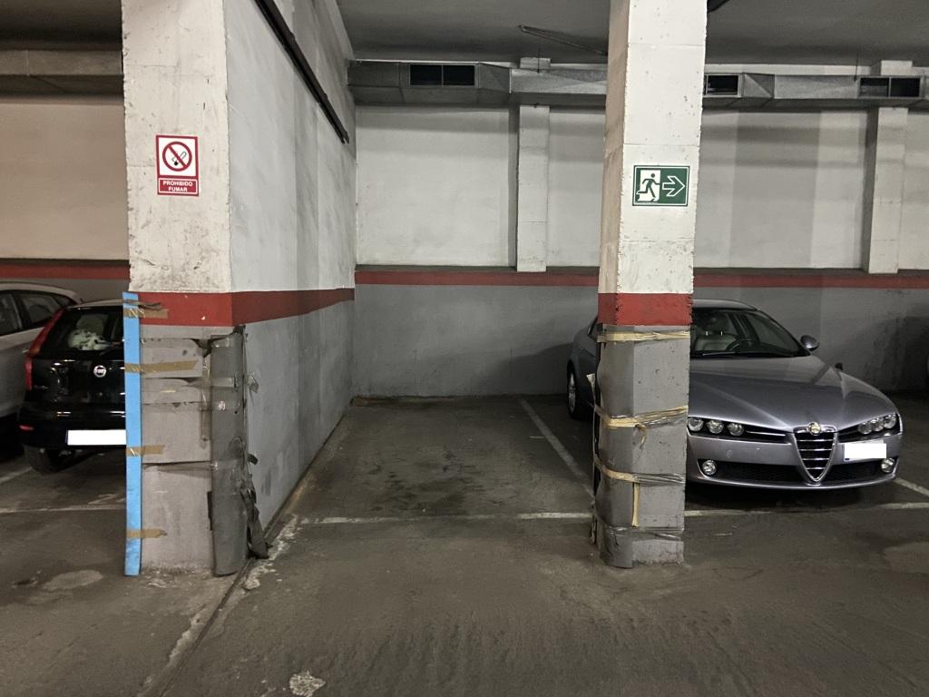 Plaza de parking en Sant Boi De Llobregat Jaume Canalies i Amat / Jordi Rubiño i Balaguer