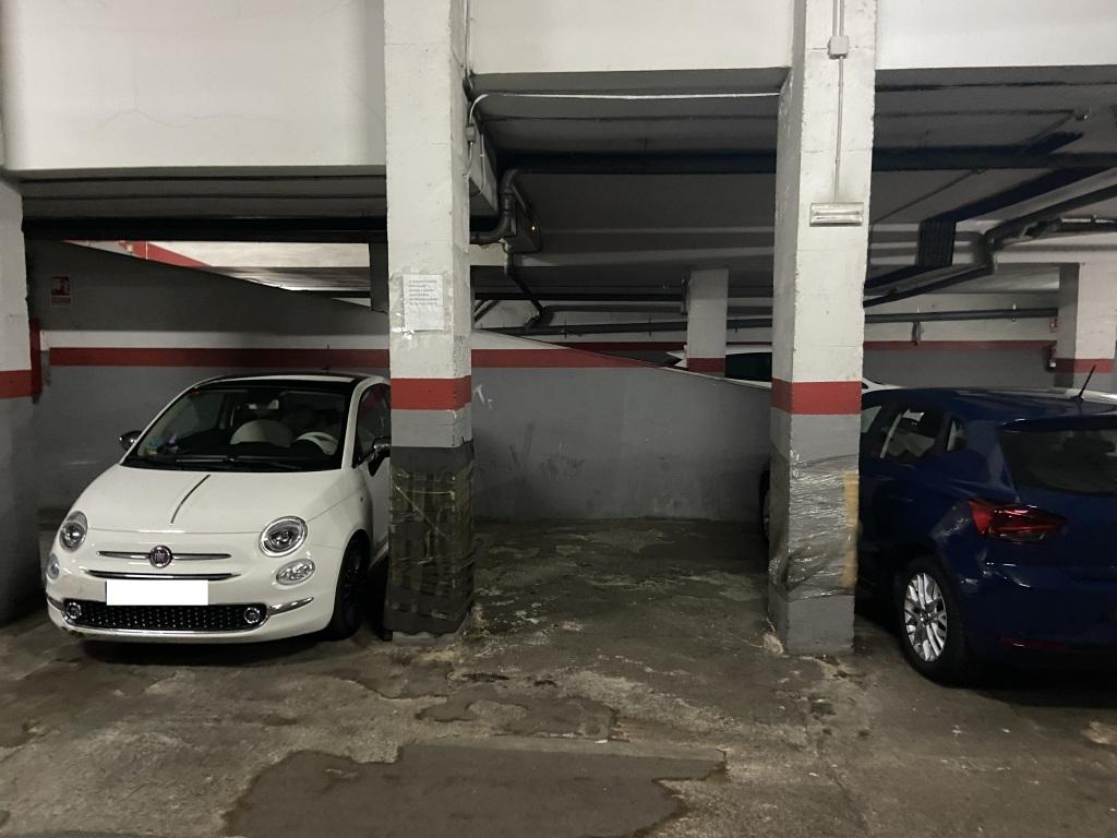 Plaza de parking en Sant Boi De Llobregat jaume Canalies i Amat / Jordi Rubió i Balaguer