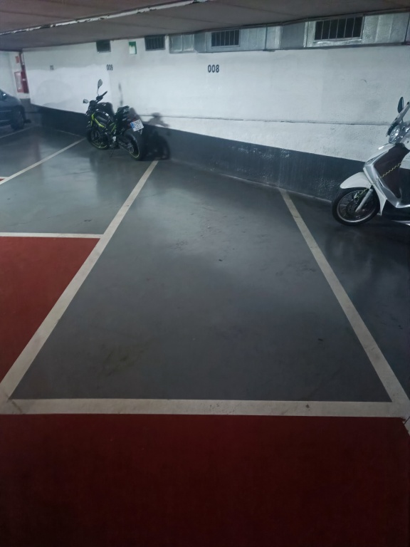 Plaza de garaje en Venta en Barcelona en LES CORTS calle de Sants con calle rambla del Brasil (ronda del mig)