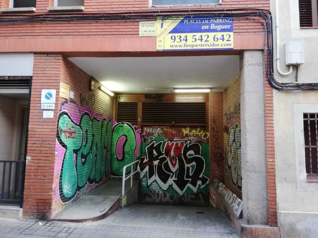 Plaza de garaje en Venta en Barcelona en LES CORTS Calle Burgos